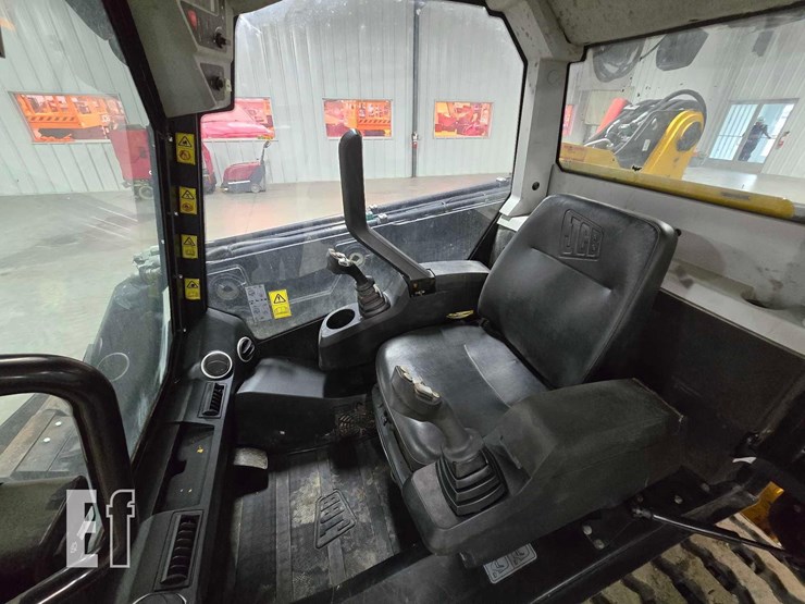 2021-jcb-3ts-8t-image-14