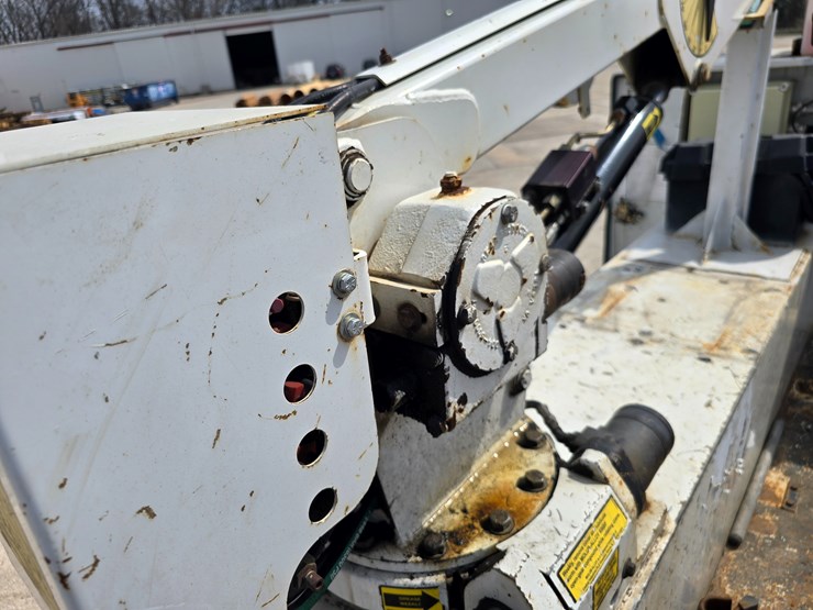 2013-ford-f550-image-40