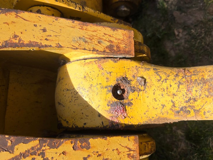 2014-caterpillar-953d-image-88