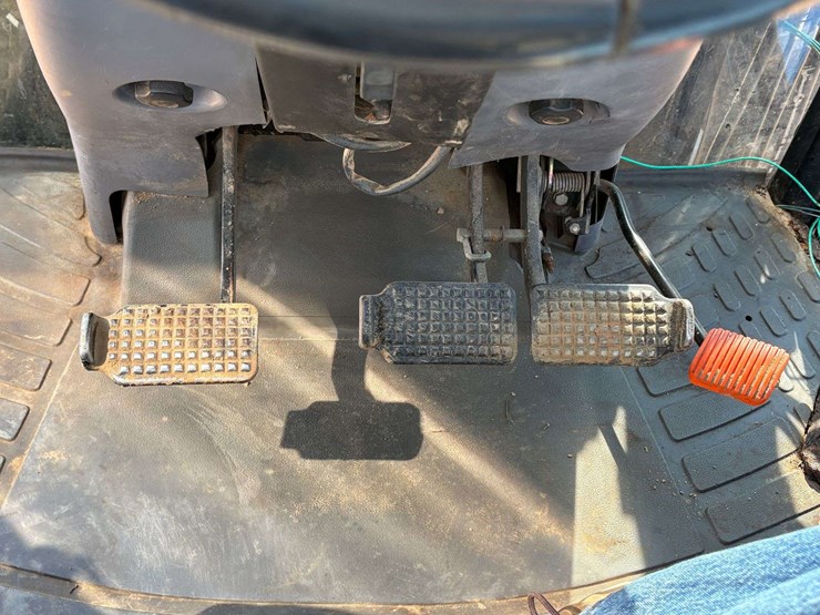 new-holland-7635-image-21