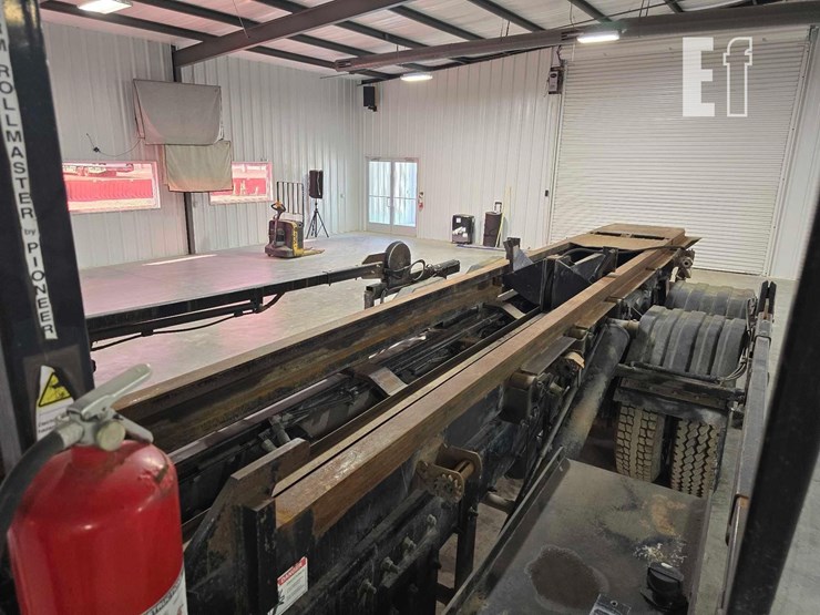 2017-peterbilt-367-image-18