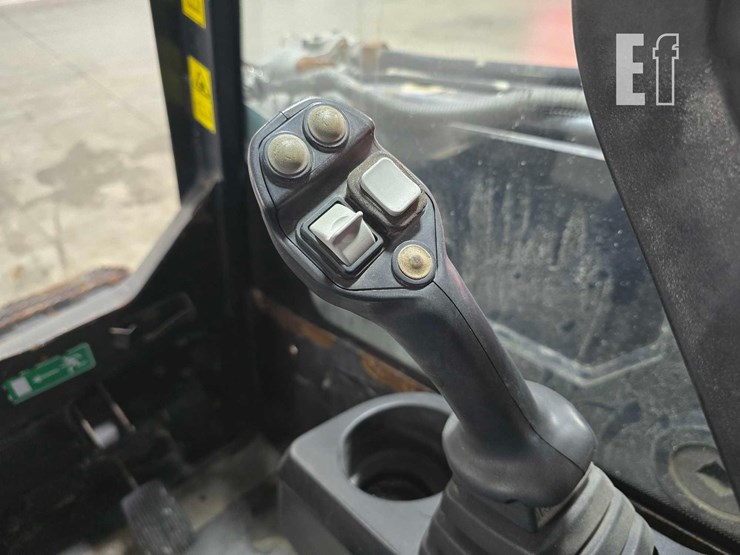 2020-jcb-3ts-8t-image-16