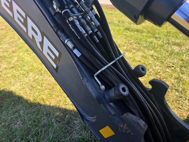 2015-deere-410l-image-52