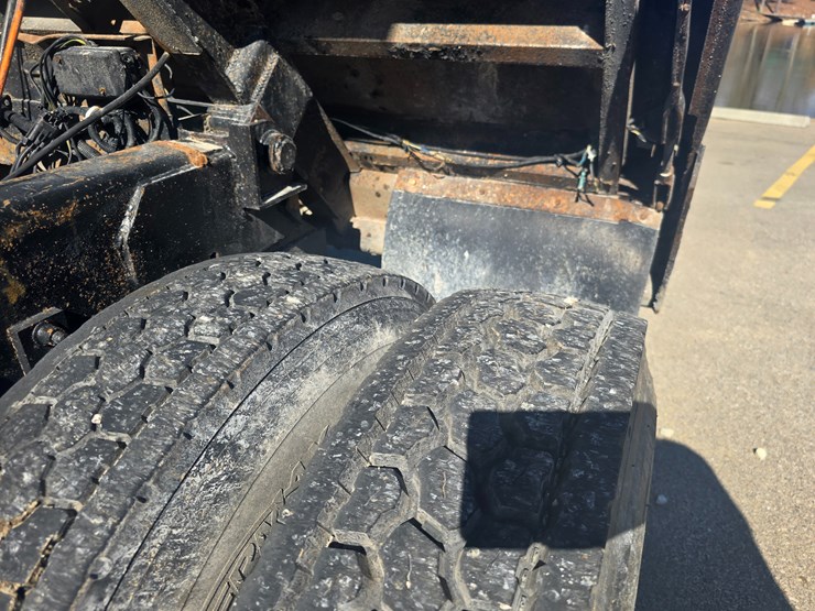 2001-sterling-l9500-image-51