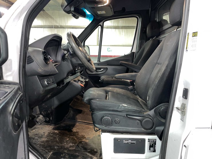 #1450-•-2019-mercedes-sprinter-van-(has-wi-title)-(of)-image-24