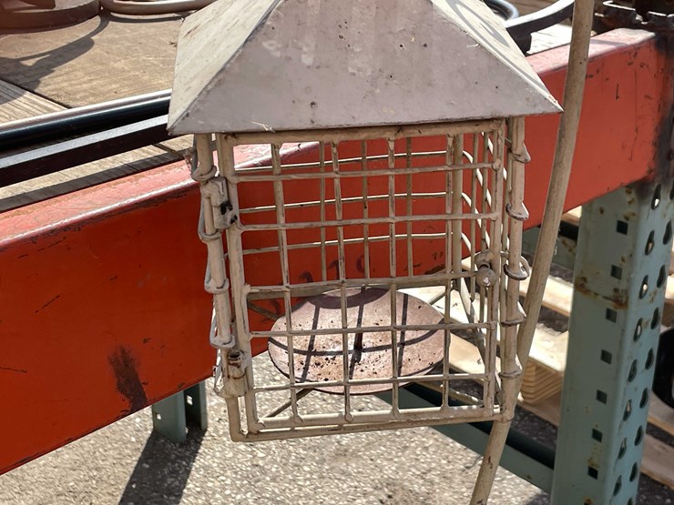 #7026-•-(8)-pieces-yard-art-decorations-(o4)-image-4