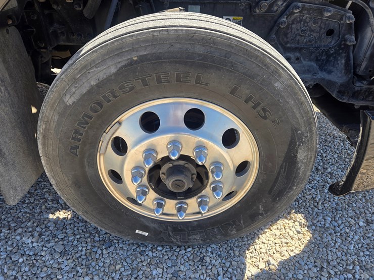 2016-peterbilt-579-image-85