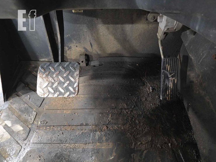 2013-caterpillar-tl943c-image-15