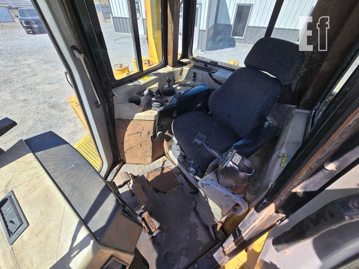 2006-caterpillar-d6r-iii-image-15