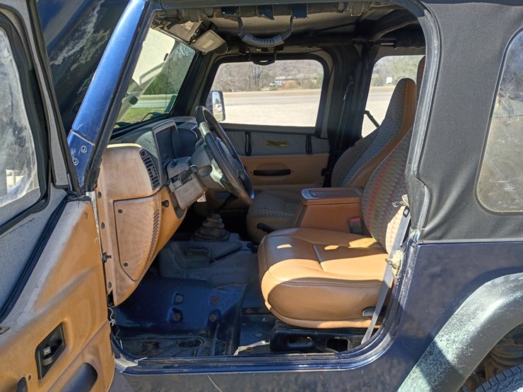 1997-jeep-wrangler-image-29