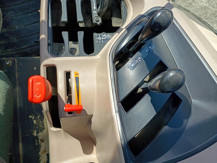 2019-kubota-m7060-image-38