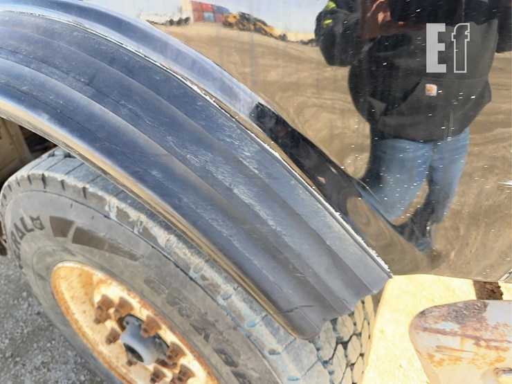 2005-sterling-lt9500-image-26