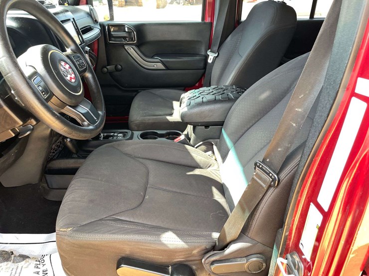 2013-jeep-wrangler-sport-image-10