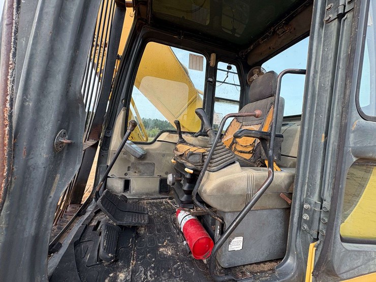 komatsu-pc200-image-7