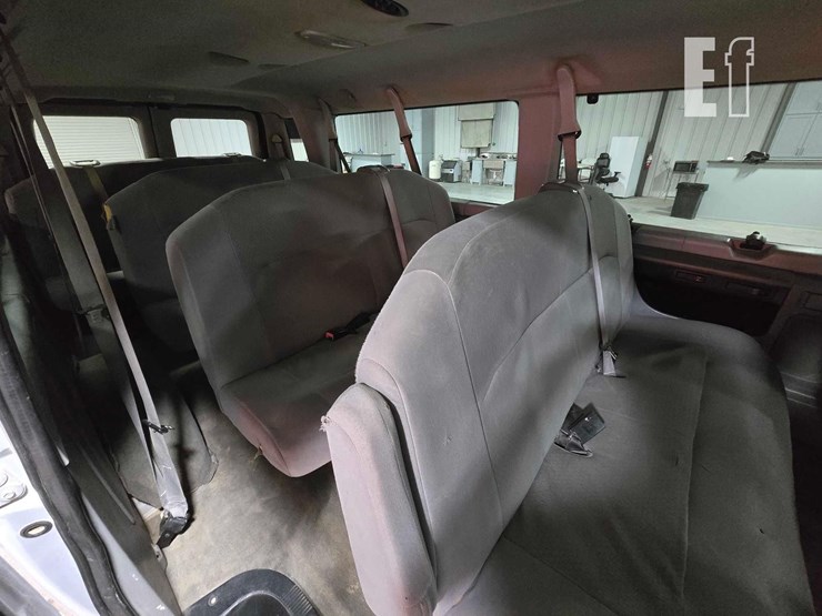 2011-ford-e350-xlt-image-17