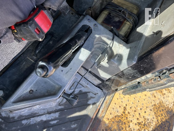 2000-caterpillar-938g-image-48