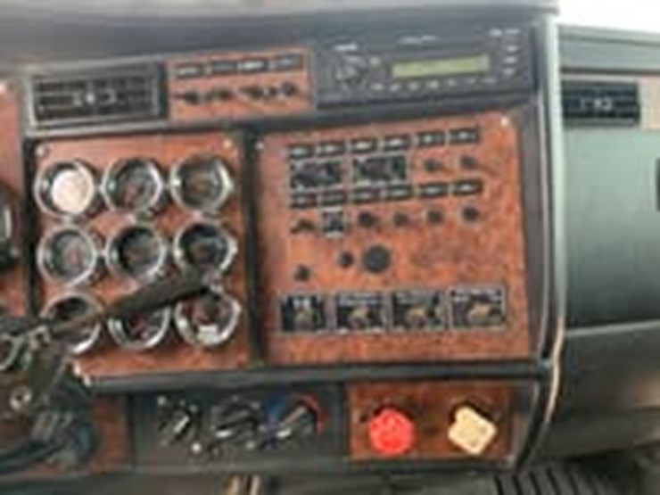 2005-kenworth-t800b-image-23