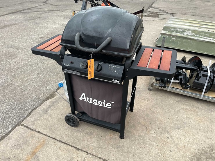 #7015-•-aussie-propane-grill-(o3)-image-1