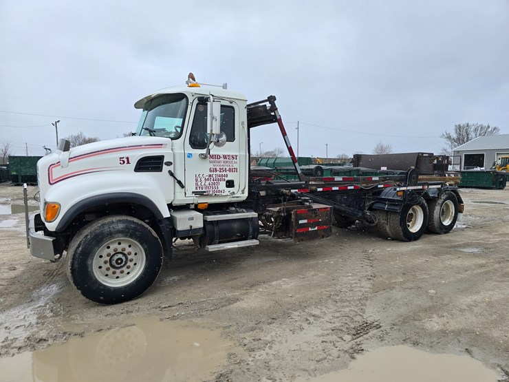 #22590-•-2007-mack-cv713-granite-roll-off-truck-image-4