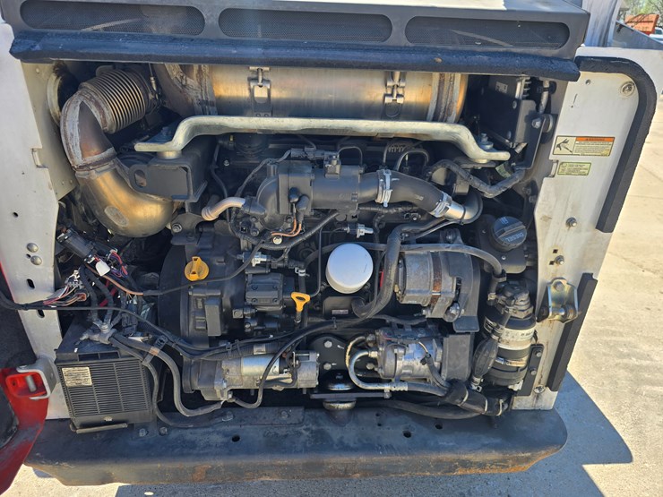 2020-bobcat-t770-image-34
