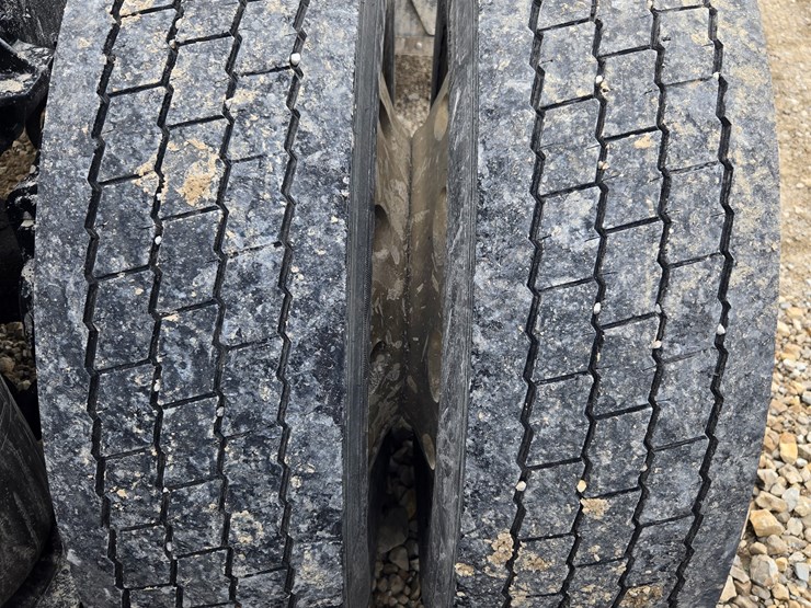 2000-peterbilt-379-image-91