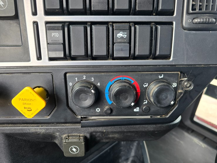 #22592-•-2019-mack-anthem-sleeper-truck-image-48