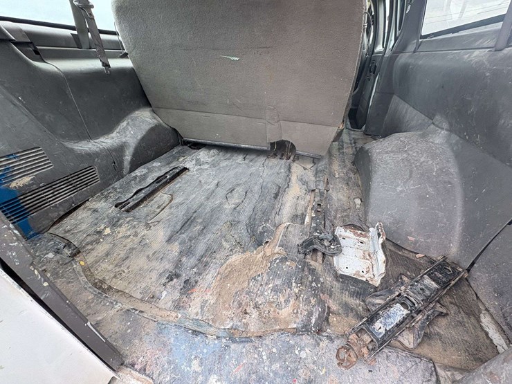 2005-chevrolet-express-3500-image-23