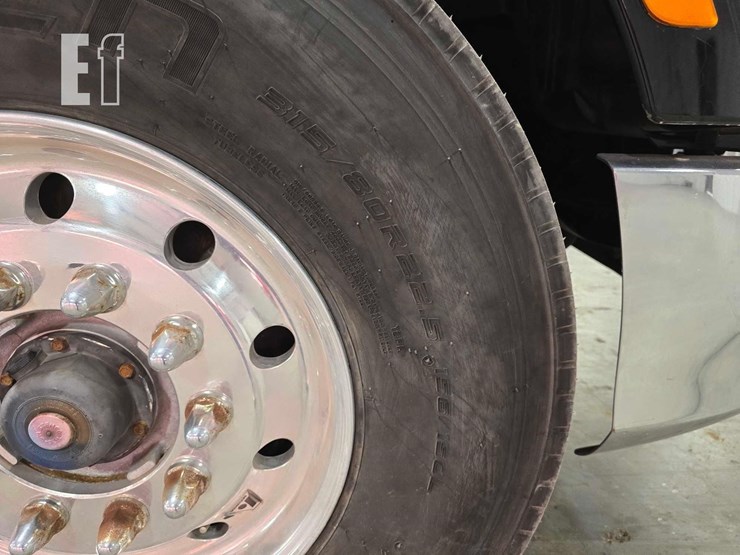 2016-peterbilt-579-image-27