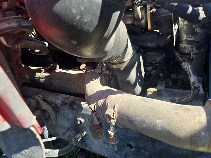 2005-freightliner-m2-106-image-33