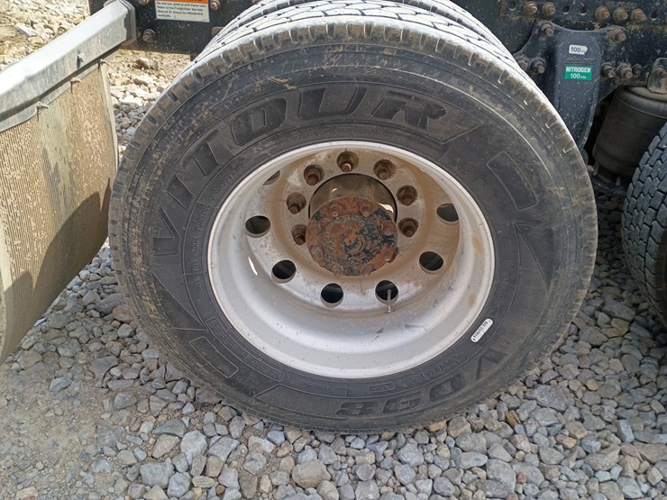 2009-freightliner-cascadia-125-image-106