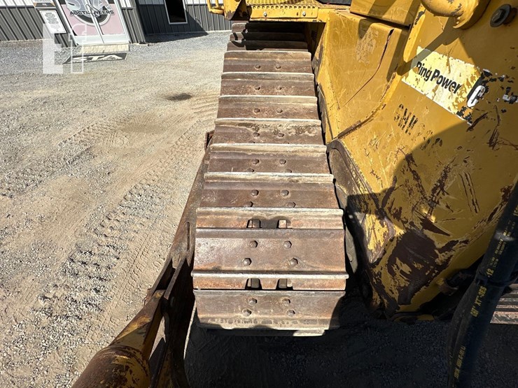 2011-caterpillar-d6t-image-37