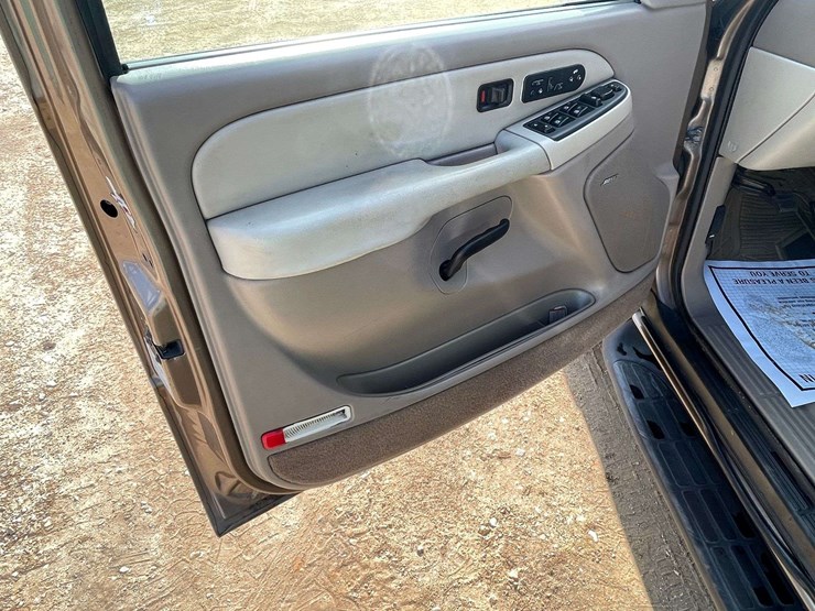 2003-chevrolet-tahoe-lt-image-9