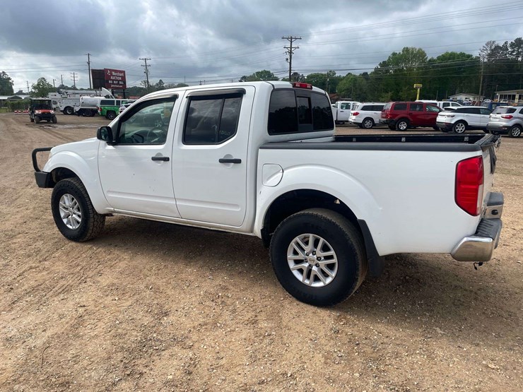 2016-nissan-frontier-image-2