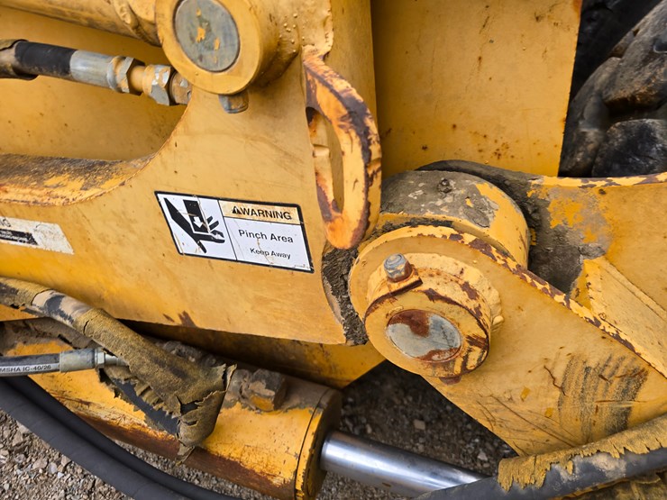 2006-deere-1812c-image-34