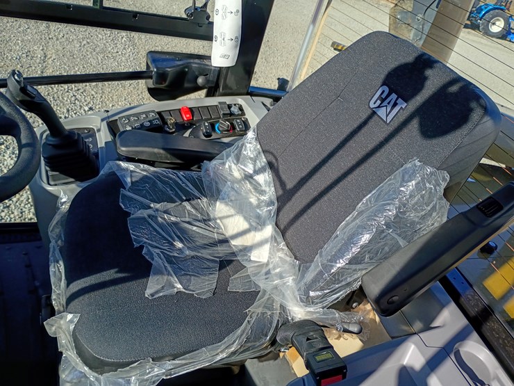 2023-caterpillar-910-image-32