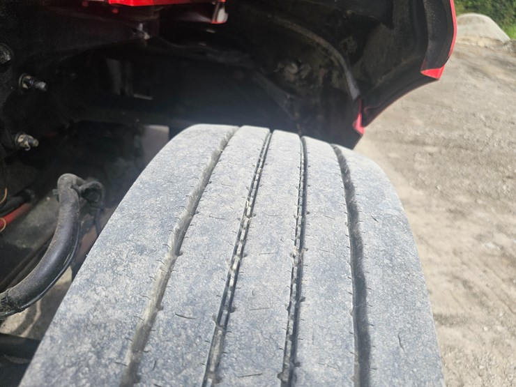 2012-peterbilt-384-image-57