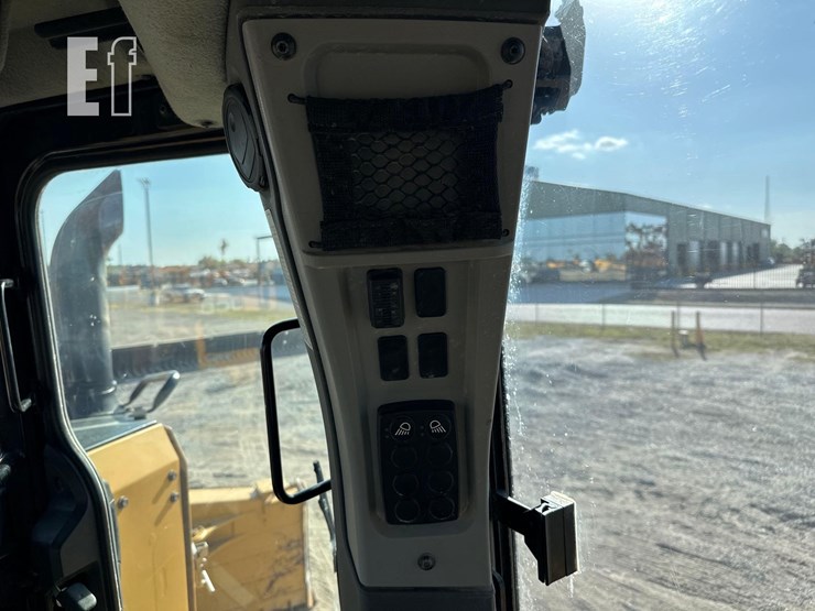 2019-caterpillar-d6-xe-lgp-image-25