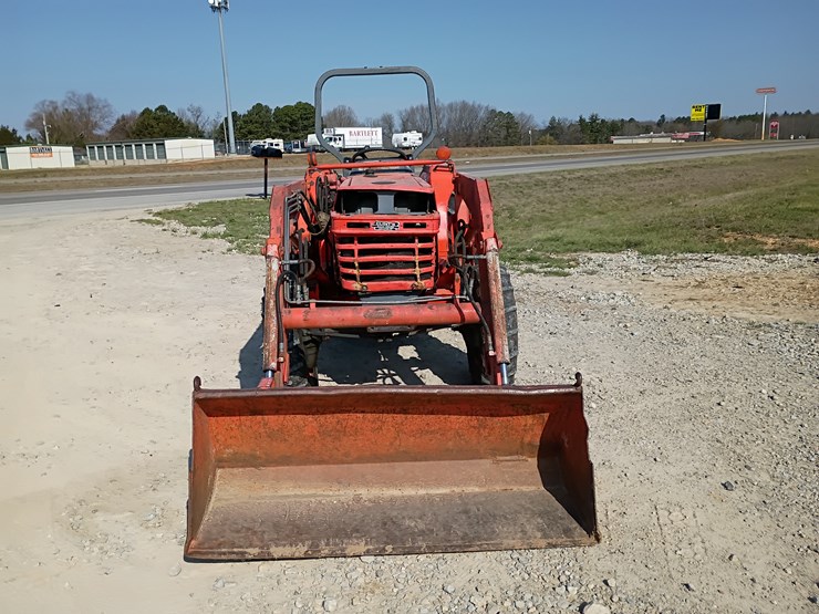 2001-kubota-l4300-image-15
