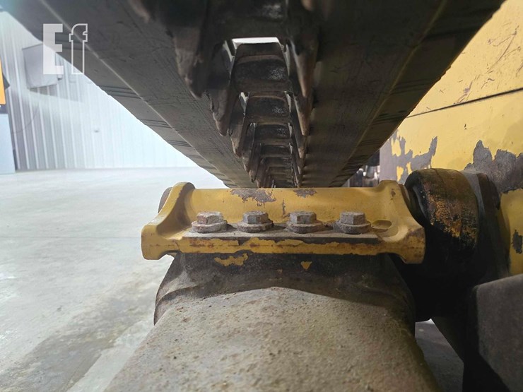 2015-caterpillar-259d-image-28