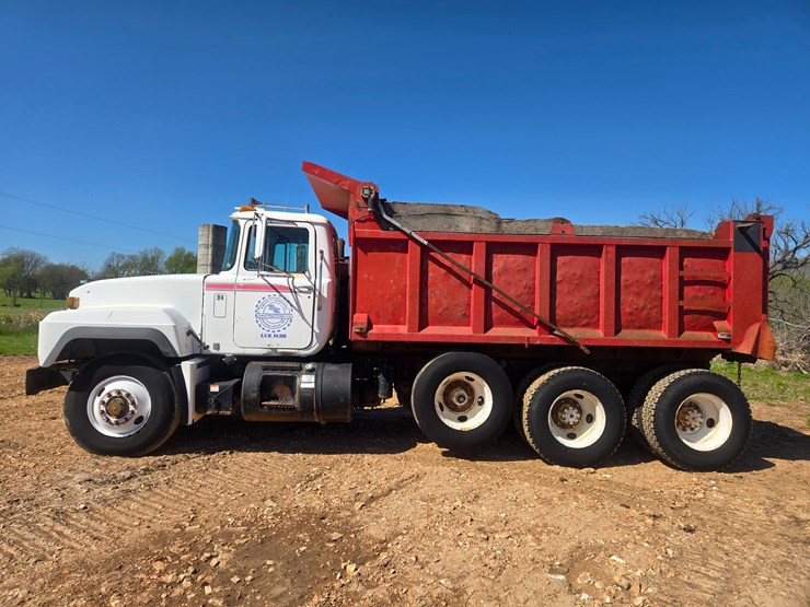 1994-mack-rd690s-image-7