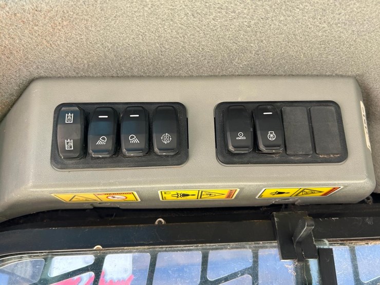 2023-caterpillar-299d3-xe-image-23