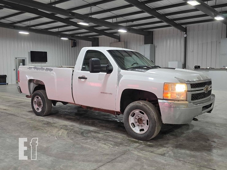 2014-chevrolet-2500hd-image-2