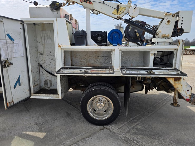 2013-ford-f550-image-36