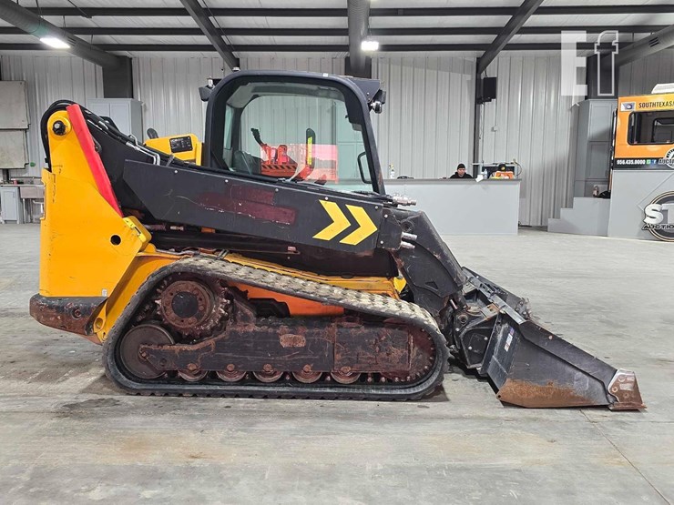 2020-jcb-3ts-8t-image-6