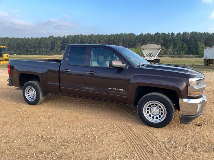 2016-chevrolet-silverado-1500-lt-image-4