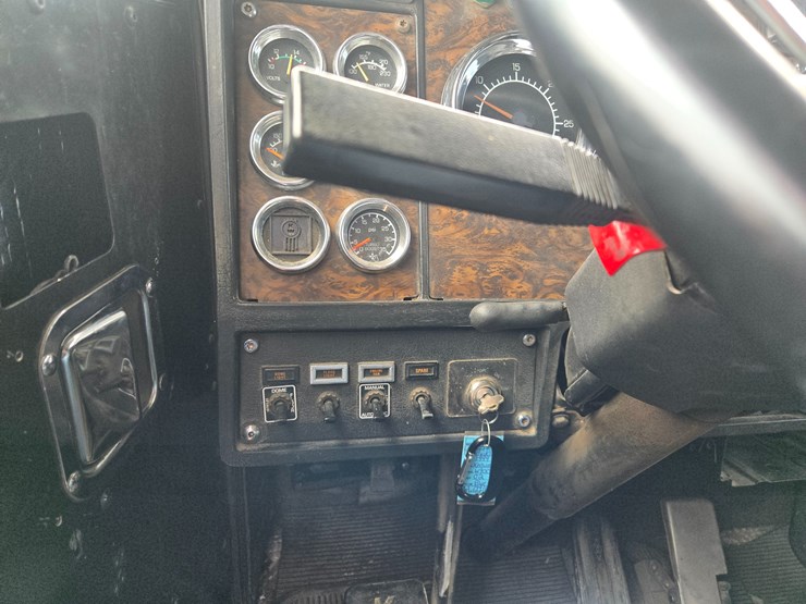 1999-kenworth-w900-image-71