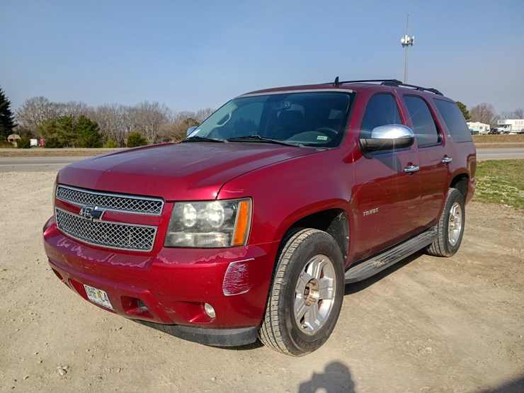 2010-chevrolet-tahoe-image-1