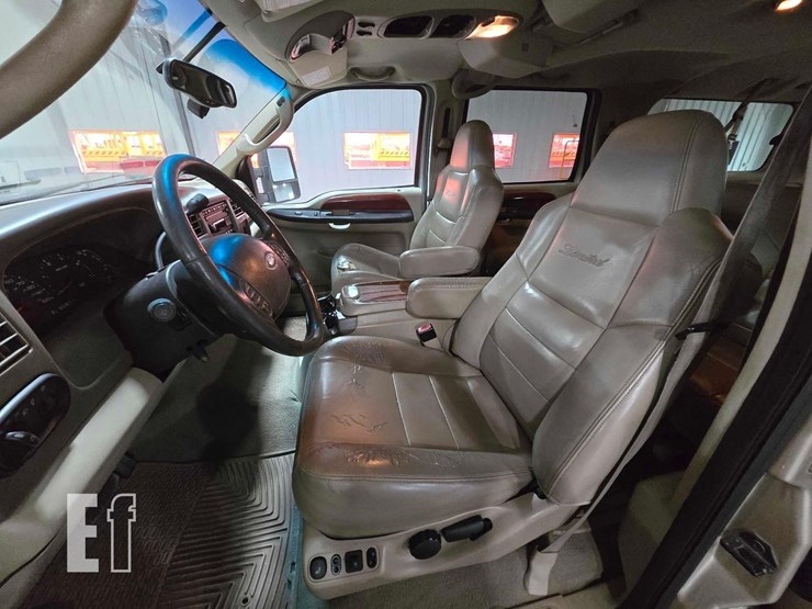 2005-ford-excursion-image-9