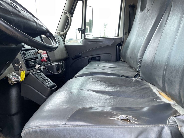 2008-international-durastar-4300-image-10