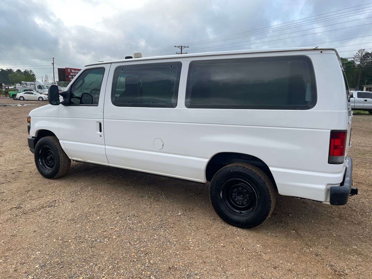 2011-ford-cargo-image-2